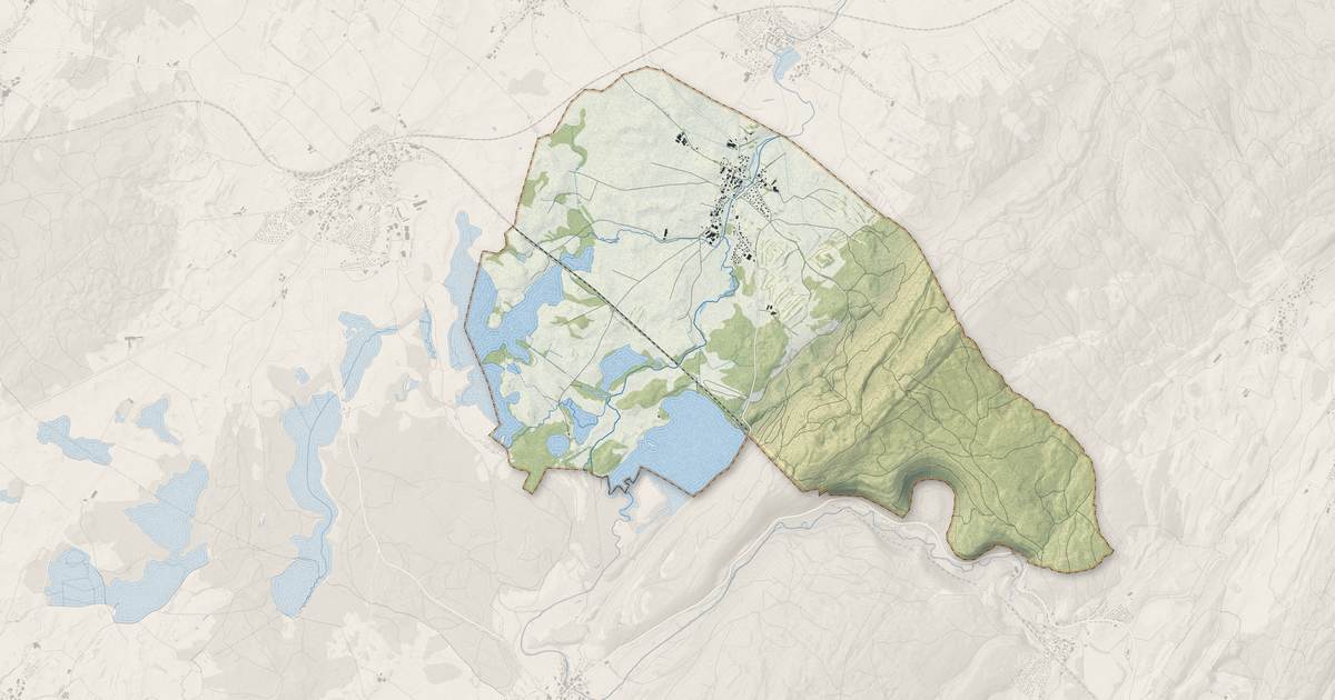Portrait cartographique de Bouverans : relief, eau, forêts, bâti et voies, calculés à partir des données de l'IGN