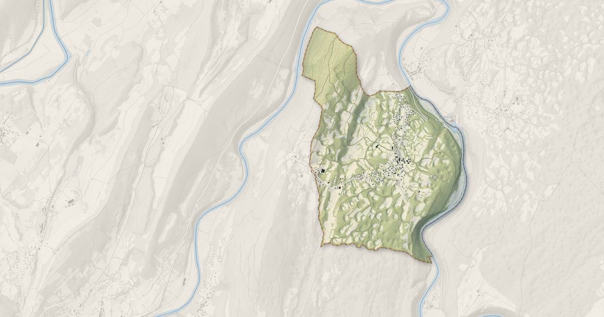 Portrait cartographique de Charnay : relief, eau, forêts, bâti et voies, calculés à partir des données de l'IGN
