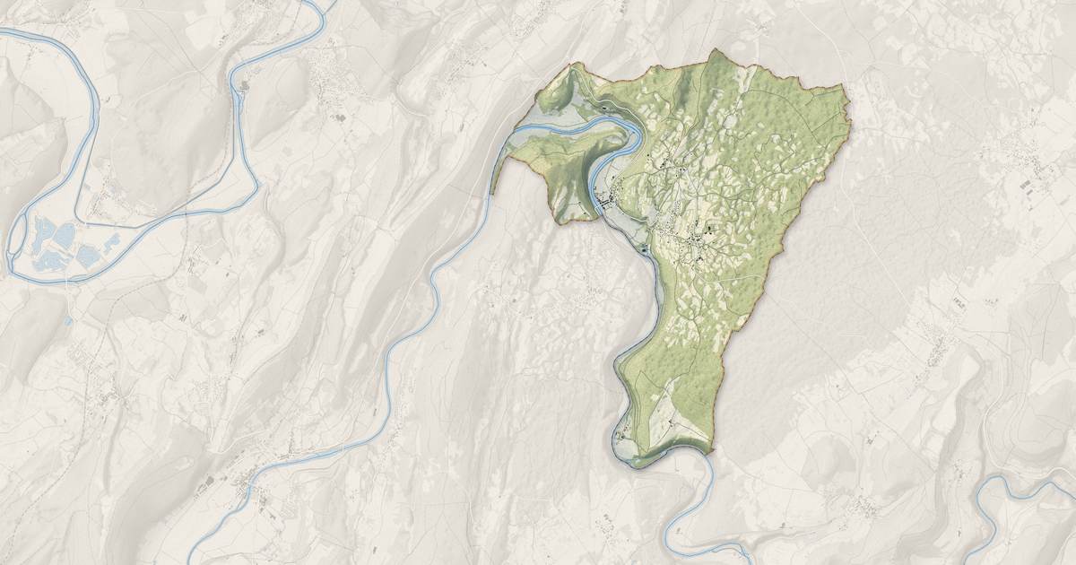 Portrait cartographique de Chenecey-Buillon : relief, eau, forêts, bâti et voies, calculés à partir des données de l'IGN