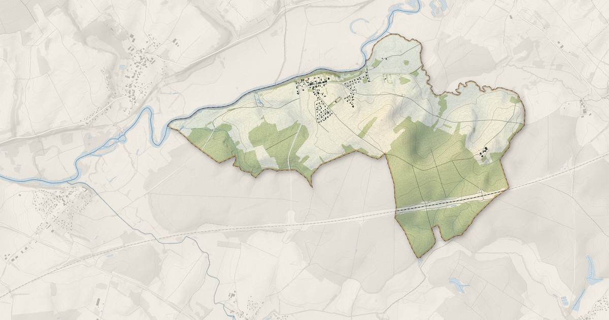 Portrait cartographique de Chevigney-sur-l'Ognon : relief, eau, forêts, bâti et voies, calculés à partir des données de l'IGN