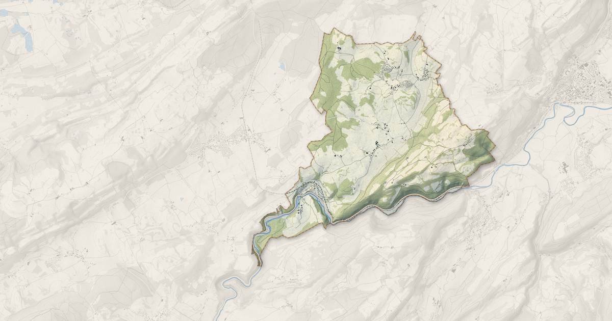 Portrait cartographique de Les Combes : relief, eau, forêts, bâti et voies, calculés à partir des données de l'IGN