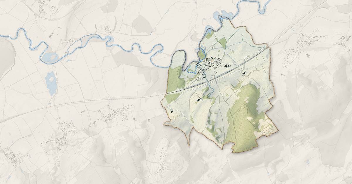 Portrait cartographique de Courchapon : relief, eau, forêts, bâti et voies, calculés à partir des données de l'IGN