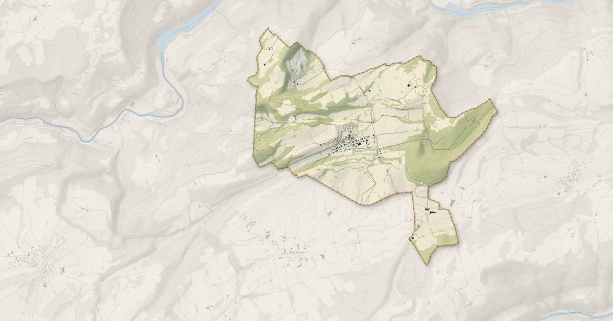 Portrait cartographique de Courtefontaine : relief, eau, forêts, bâti et voies, calculés à partir des données de l'IGN
