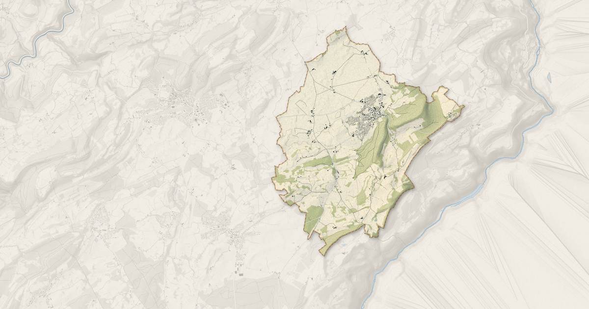 Portrait cartographique de Damprichard : relief, eau, forêts, bâti et voies, calculés à partir des données de l'IGN