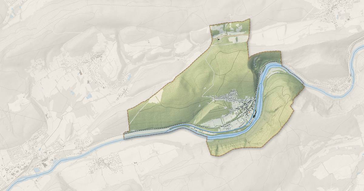 Portrait cartographique de Deluz : relief, eau, forêts, bâti et voies, calculés à partir des données de l'IGN