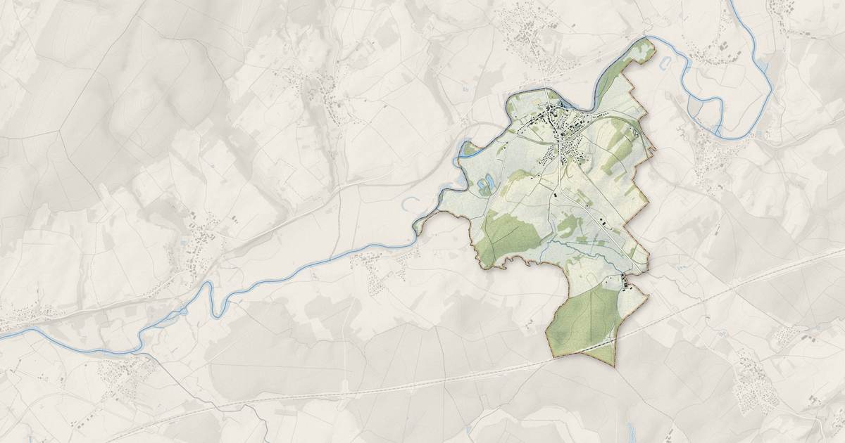 Portrait cartographique de Émagny : relief, eau, forêts, bâti et voies, calculés à partir des données de l'IGN