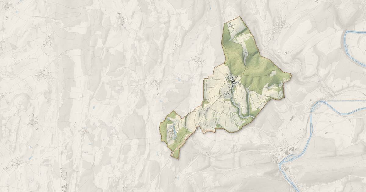 Portrait cartographique de Fontaine-lès-Clerval : relief, eau, forêts, bâti et voies, calculés à partir des données de l'IGN