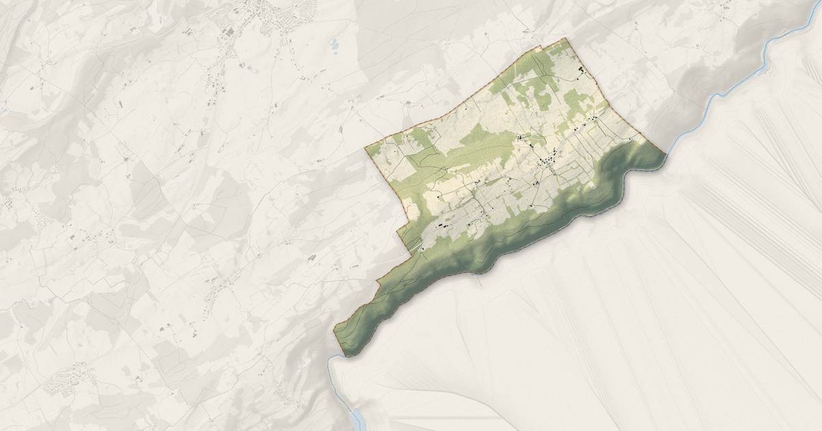 Portrait cartographique de Grand'Combe-des-Bois : relief, eau, forêts, bâti et voies, calculés à partir des données de l'IGN