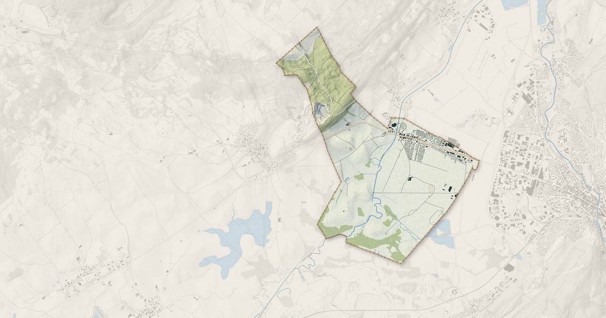 Portrait cartographique de Houtaud : relief, eau, forêts, bâti et voies, calculés à partir des données de l'IGN