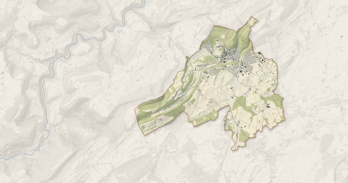 Portrait cartographique de Maîche : relief, eau, forêts, bâti et voies, calculés à partir des données de l'IGN