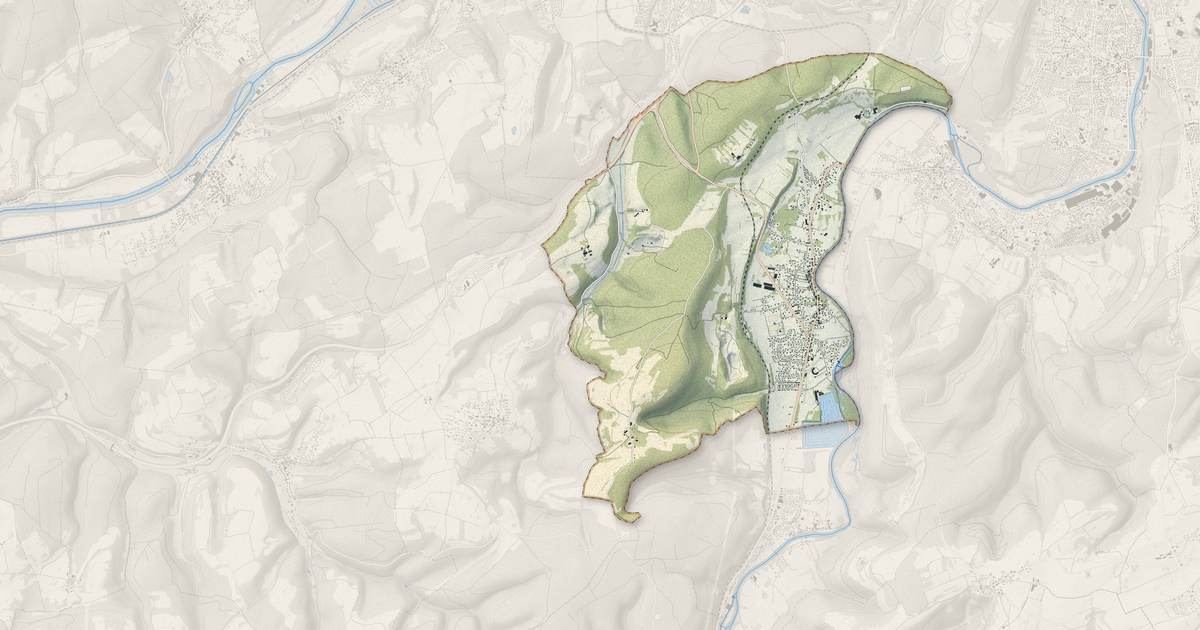 Portrait cartographique de Mathay : relief, eau, forêts, bâti et voies, calculés à partir des données de l'IGN