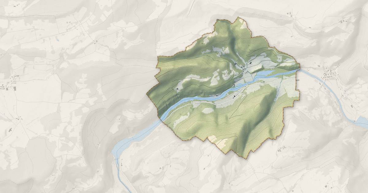 Portrait cartographique de Montjoie-le-Château : relief, eau, forêts, bâti et voies, calculés à partir des données de l'IGN