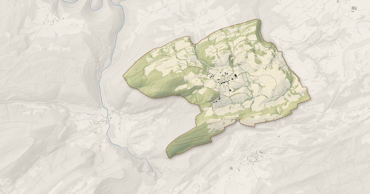 Portrait cartographique de Montmahoux : relief, eau, forêts, bâti et voies, calculés à partir des données de l'IGN