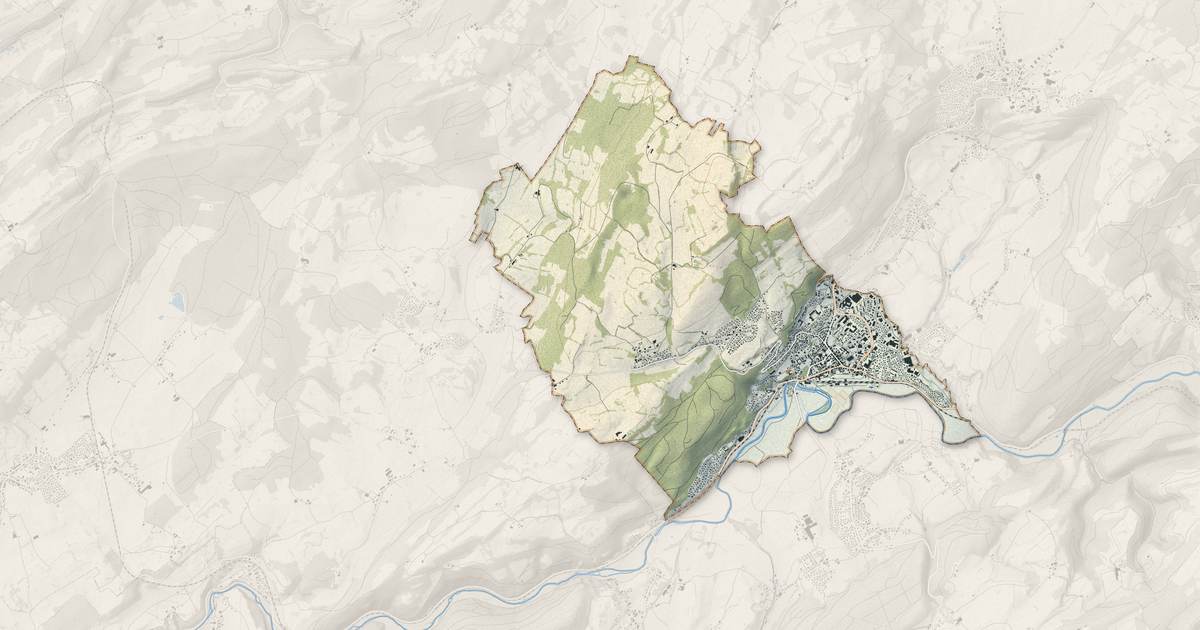 Portrait cartographique de Morteau : relief, eau, forêts, bâti et voies, calculés à partir des données de l'IGN