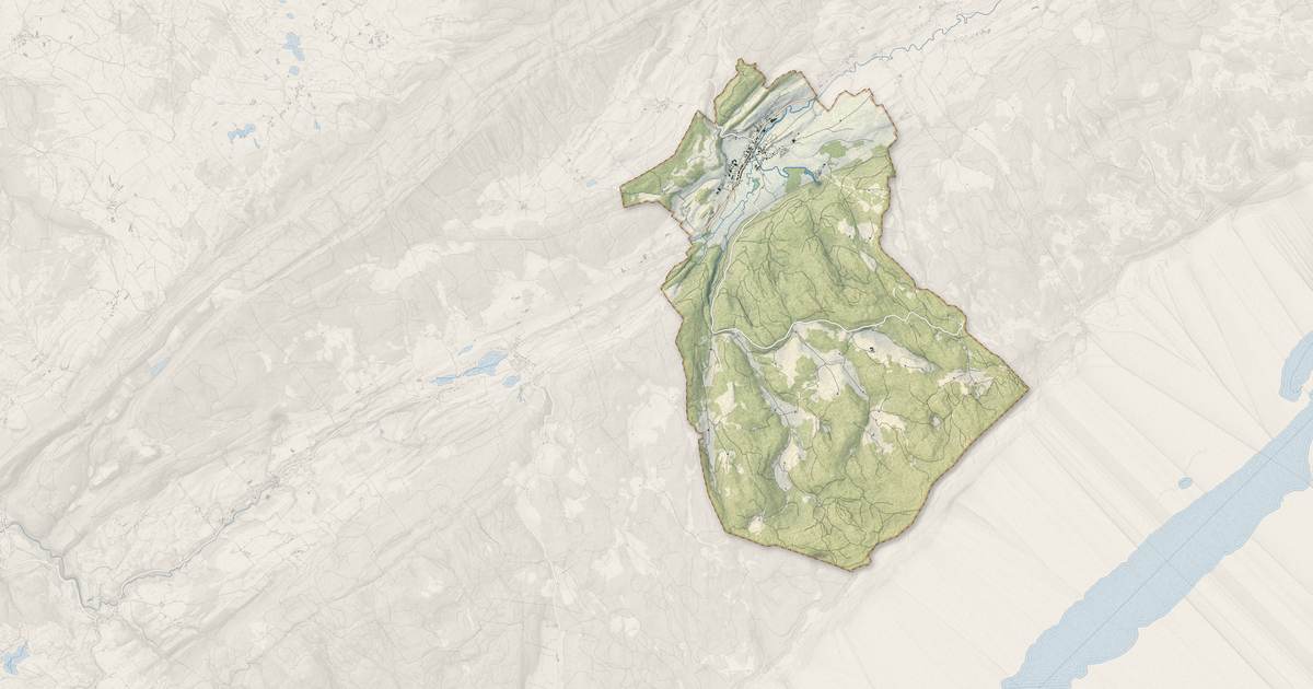 Portrait cartographique de Mouthe : relief, eau, forêts, bâti et voies, calculés à partir des données de l'IGN