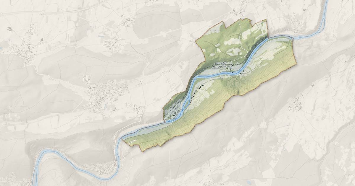 Portrait cartographique de Ougney-Douvot : relief, eau, forêts, bâti et voies, calculés à partir des données de l'IGN