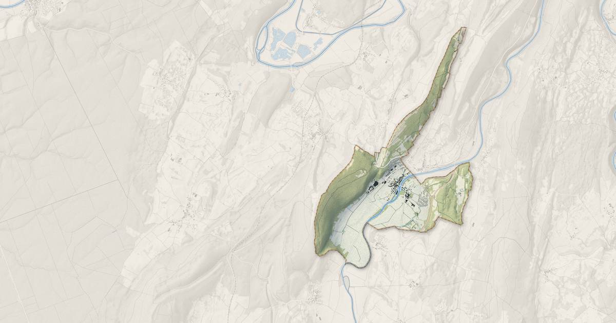 Portrait cartographique de Quingey : relief, eau, forêts, bâti et voies, calculés à partir des données de l'IGN