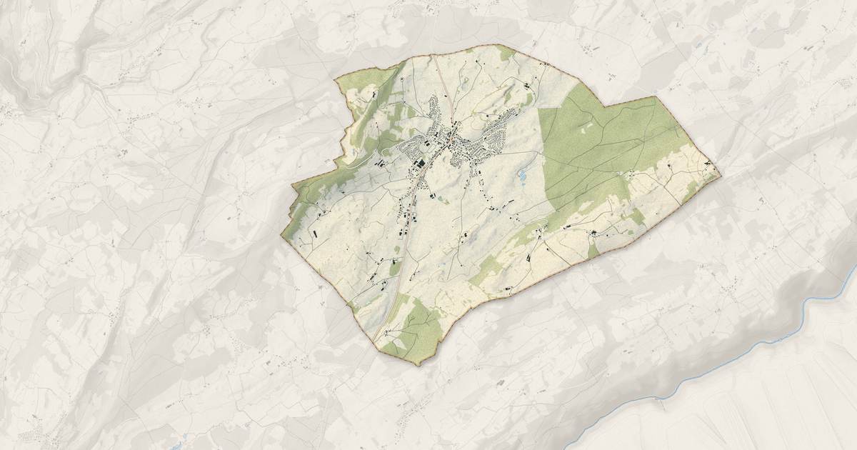 Portrait cartographique de Le Russey : relief, eau, forêts, bâti et voies, calculés à partir des données de l'IGN