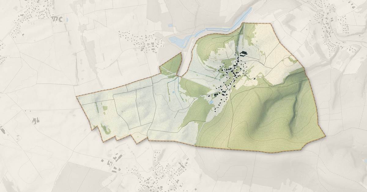 Portrait cartographique de Saint-Julien-lès-Montbéliard : relief, eau, forêts, bâti et voies, calculés à partir des données de l'IGN