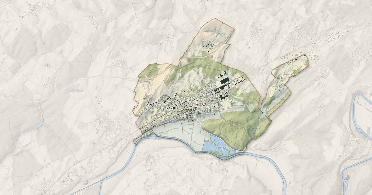 Portrait cartographique de Saint-Vit : relief, eau, forêts, bâti et voies, calculés à partir des données de l'IGN