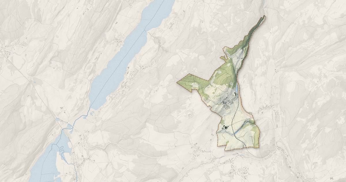 Portrait cartographique de Touillon-et-Loutelet : relief, eau, forêts, bâti et voies, calculés à partir des données de l'IGN