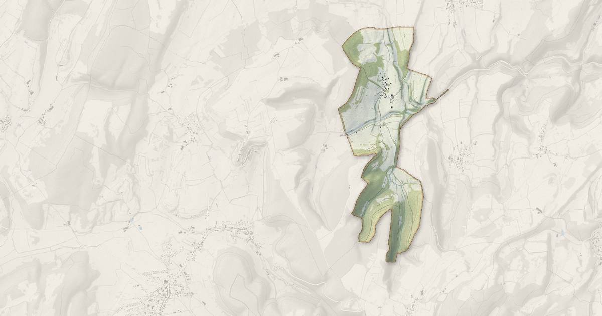 Portrait cartographique de Vernois-lès-Belvoir : relief, eau, forêts, bâti et voies, calculés à partir des données de l'IGN