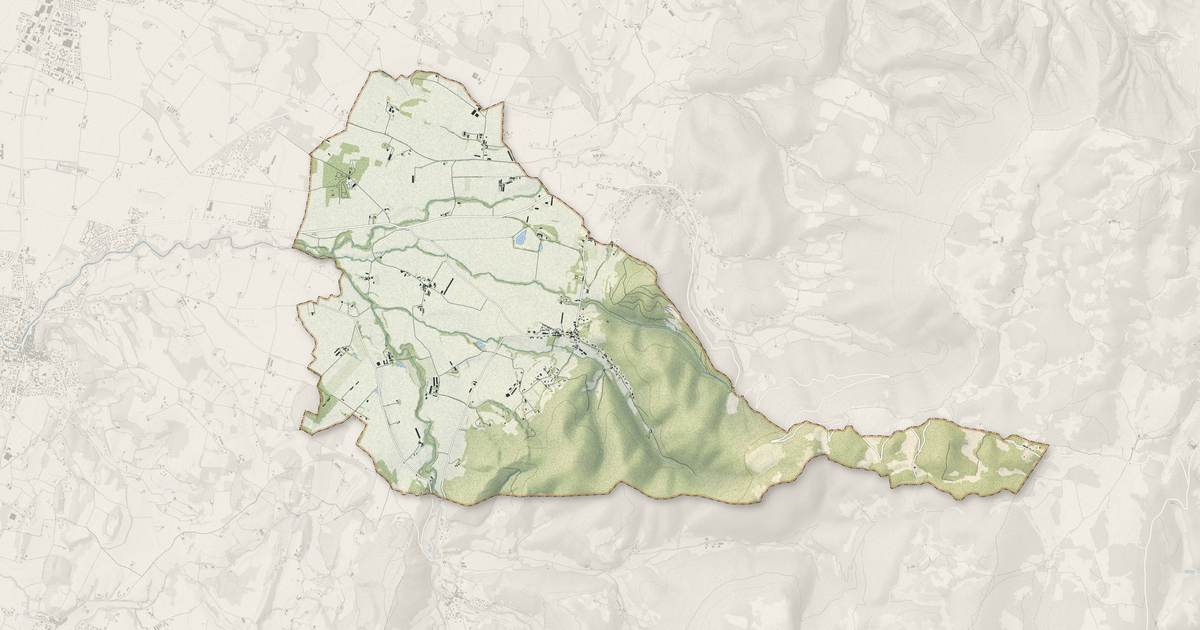 Portrait cartographique de Châteaudouble : relief, eau, forêts, bâti et voies, calculés à partir des données de l'IGN