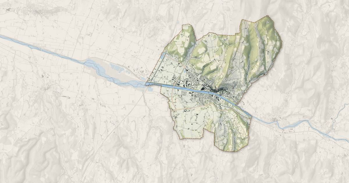 Portrait cartographique de Crest : relief, eau, forêts, bâti et voies, calculés à partir des données de l'IGN