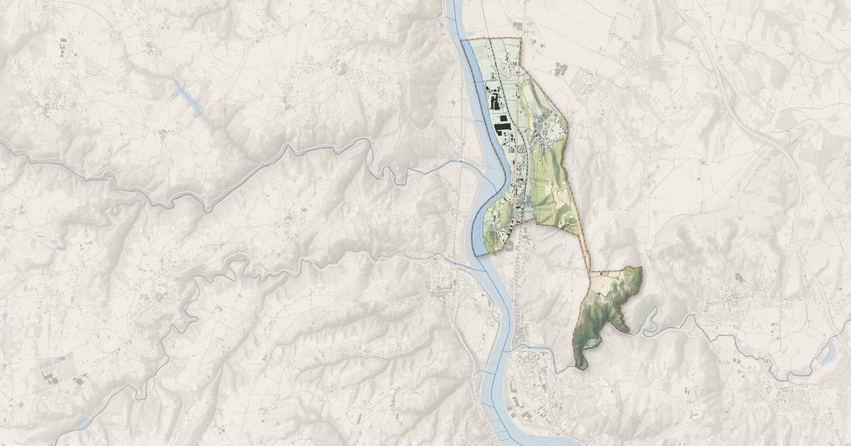 Portrait cartographique de Laveyron : relief, eau, forêts, bâti et voies, calculés à partir des données de l'IGN
