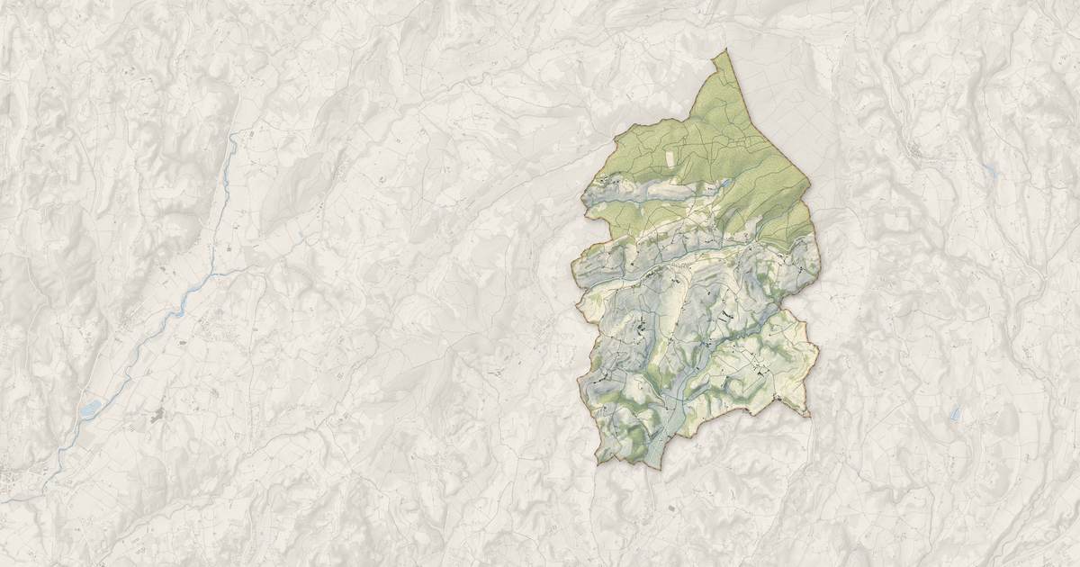 Portrait cartographique de Montmiral : relief, eau, forêts, bâti et voies, calculés à partir des données de l'IGN