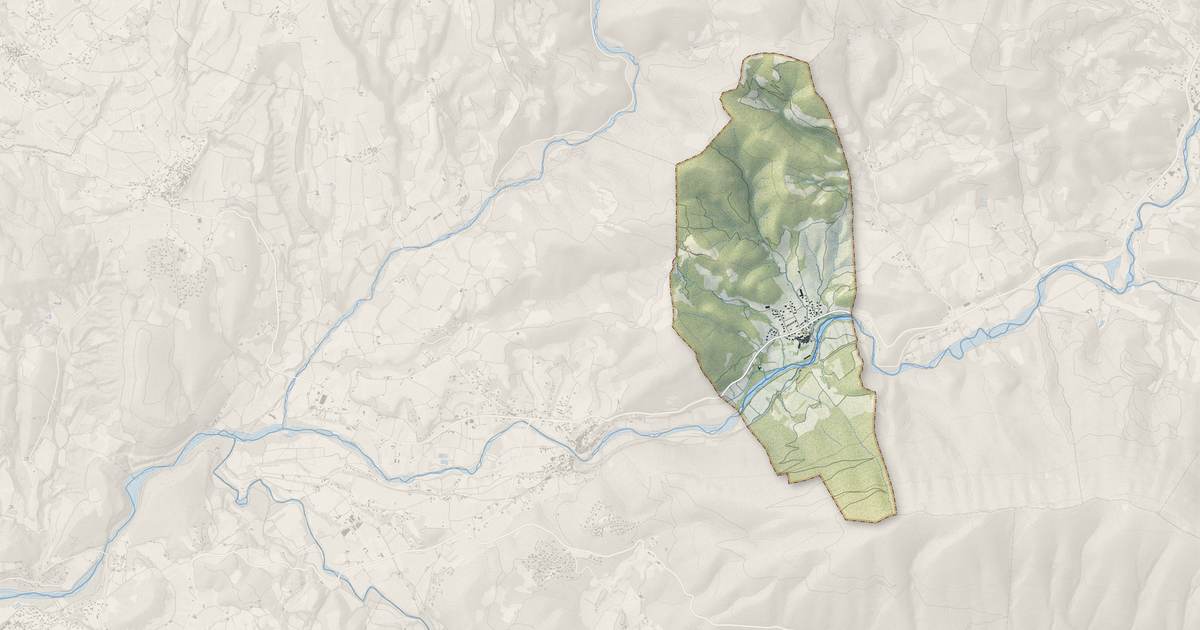 Portrait cartographique de Pierrelongue : relief, eau, forêts, bâti et voies, calculés à partir des données de l'IGN