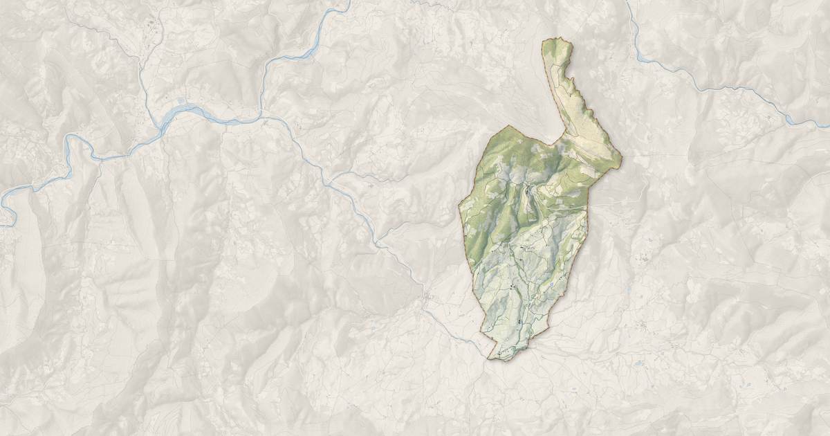 Portrait cartographique de Le Poët-Sigillat : relief, eau, forêts, bâti et voies, calculés à partir des données de l'IGN