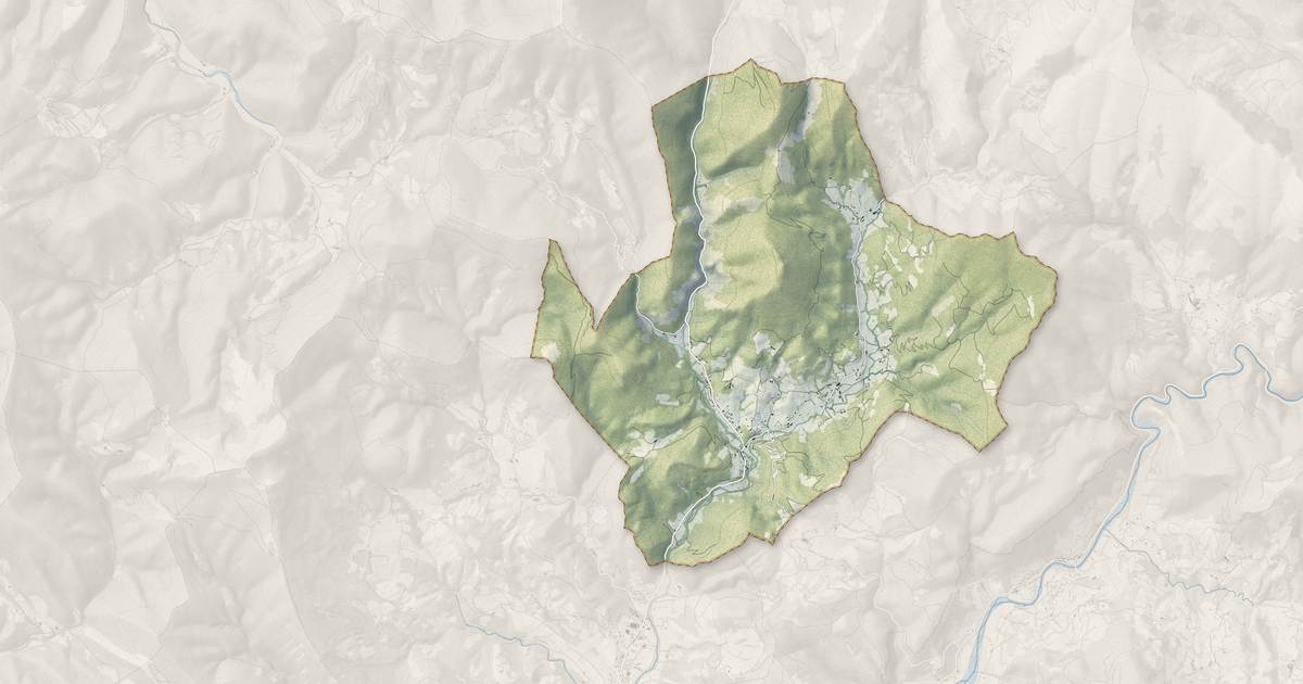 Portrait cartographique de Saint-Ferréol-Trente-Pas : relief, eau, forêts, bâti et voies, calculés à partir des données de l'IGN