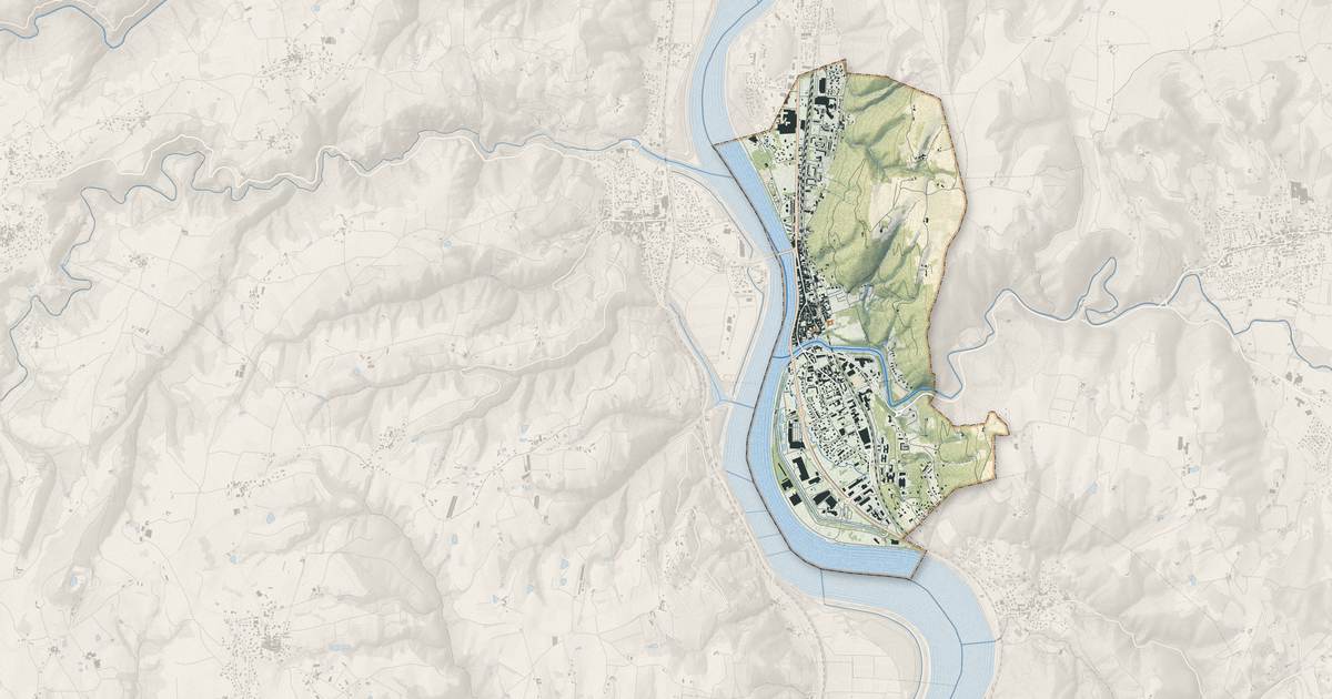 Portrait cartographique de Saint-Vallier : relief, eau, forêts, bâti et voies, calculés à partir des données de l'IGN