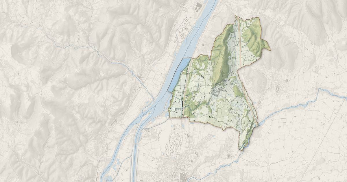 Portrait cartographique de Savasse : relief, eau, forêts, bâti et voies, calculés à partir des données de l'IGN