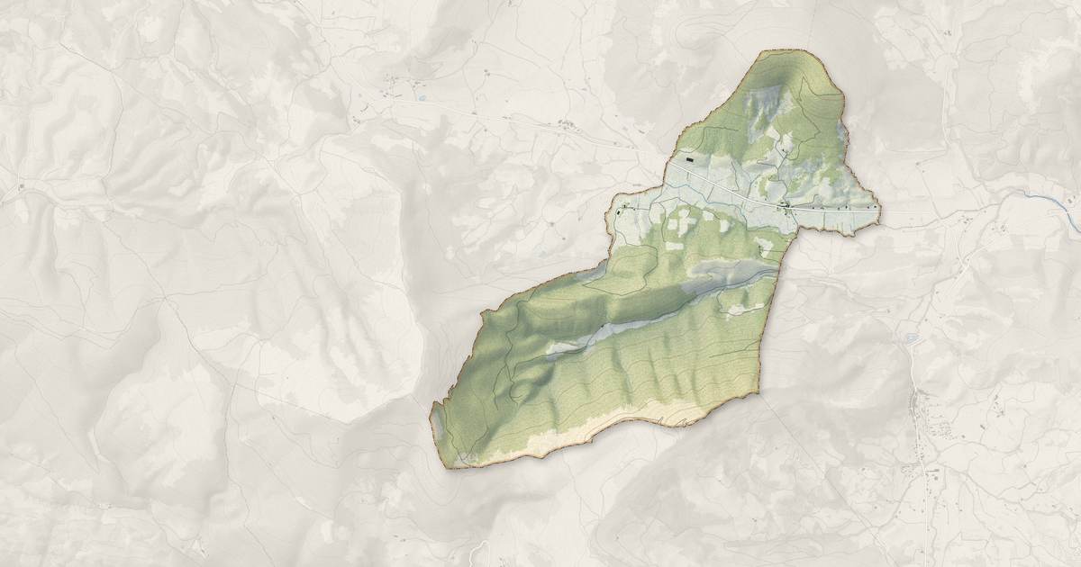 Portrait cartographique de Villefranche-le-Château : relief, eau, forêts, bâti et voies, calculés à partir des données de l'IGN