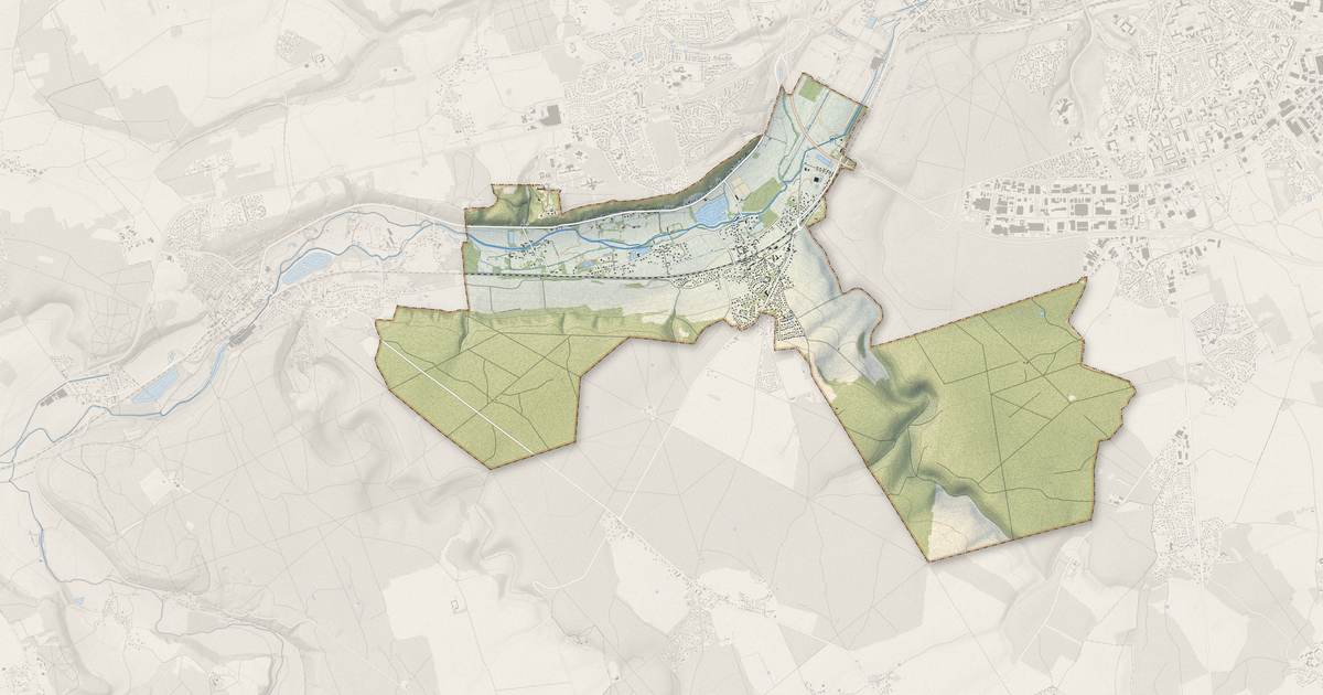 Portrait cartographique de Arnières-sur-Iton : relief, eau, forêts, bâti et voies, calculés à partir des données de l'IGN