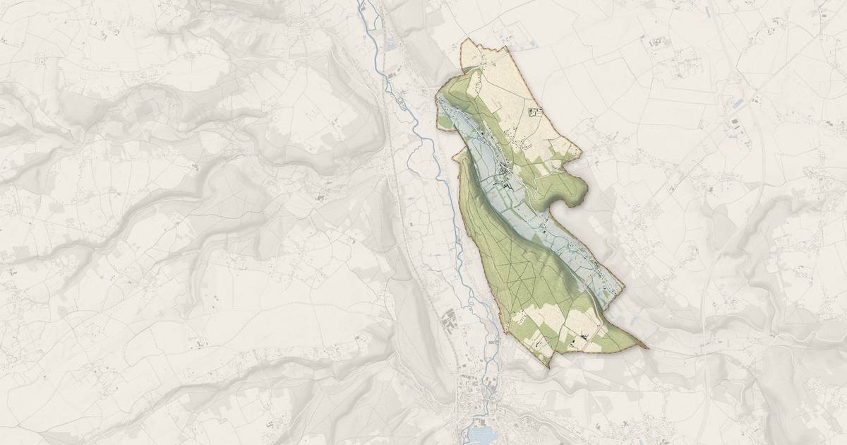Portrait cartographique de Le Bec-Hellouin : relief, eau, forêts, bâti et voies, calculés à partir des données de l'IGN