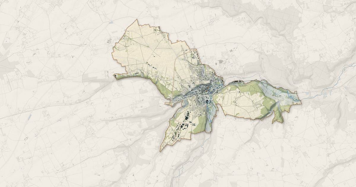 Portrait cartographique de Bernay : relief, eau, forêts, bâti et voies, calculés à partir des données de l'IGN