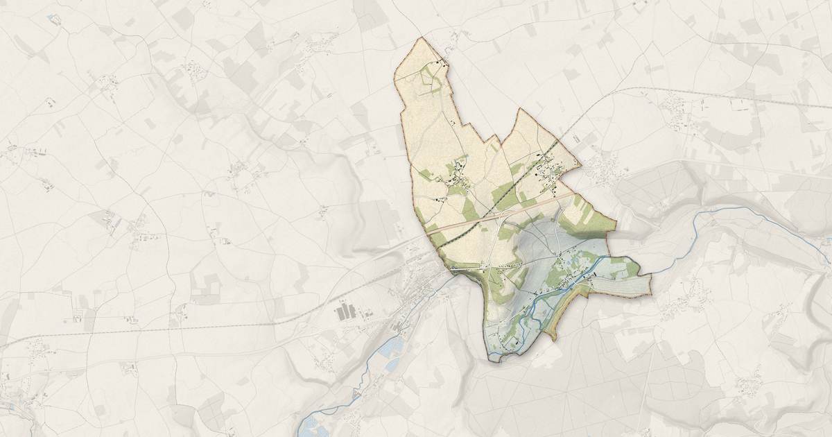 Portrait cartographique de Breux-sur-Avre : relief, eau, forêts, bâti et voies, calculés à partir des données de l'IGN