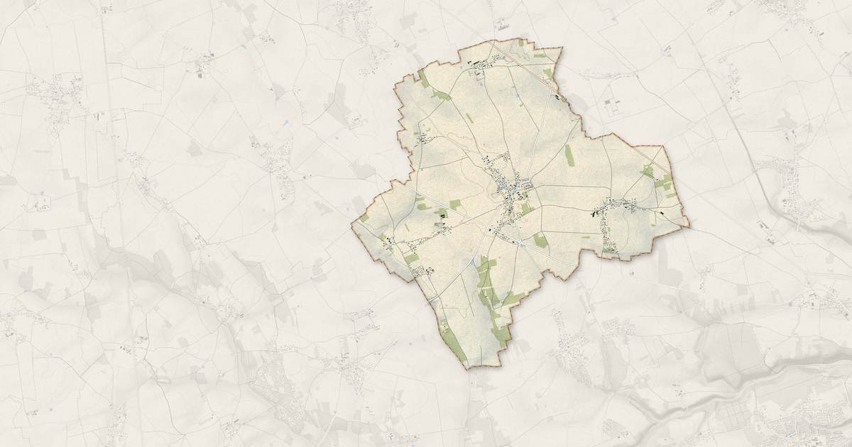 Portrait cartographique de Claville : relief, eau, forêts, bâti et voies, calculés à partir des données de l'IGN