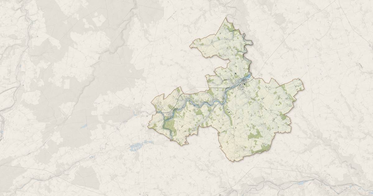 Portrait cartographique de Mesnils-sur-Iton : relief, eau, forêts, bâti et voies, calculés à partir des données de l'IGN