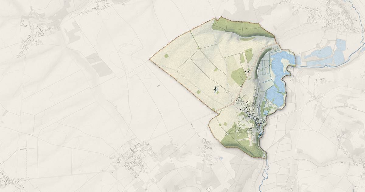 Portrait cartographique de Dangu : relief, eau, forêts, bâti et voies, calculés à partir des données de l'IGN