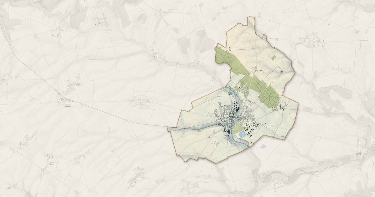 Portrait cartographique de Étrépagny : relief, eau, forêts, bâti et voies, calculés à partir des données de l'IGN