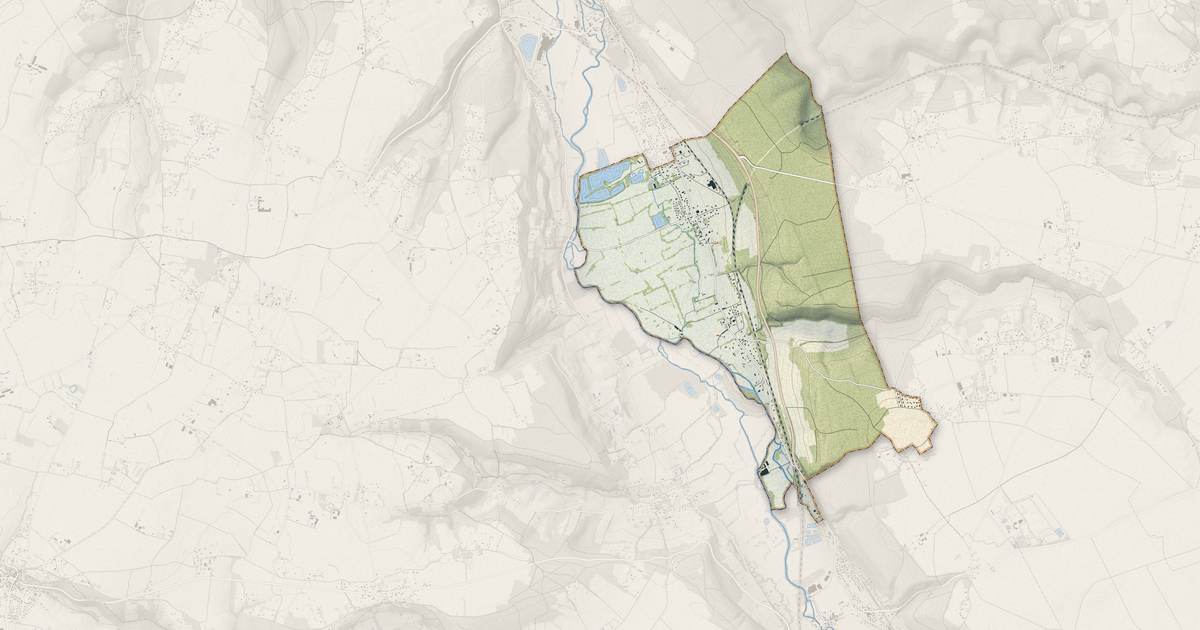 Portrait cartographique de Glos-sur-Risle : relief, eau, forêts, bâti et voies, calculés à partir des données de l'IGN