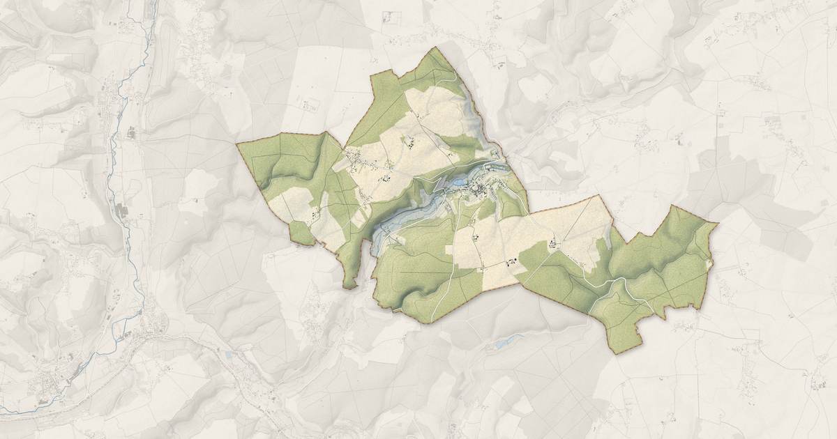 Portrait cartographique de Lyons-la-Forêt : relief, eau, forêts, bâti et voies, calculés à partir des données de l'IGN