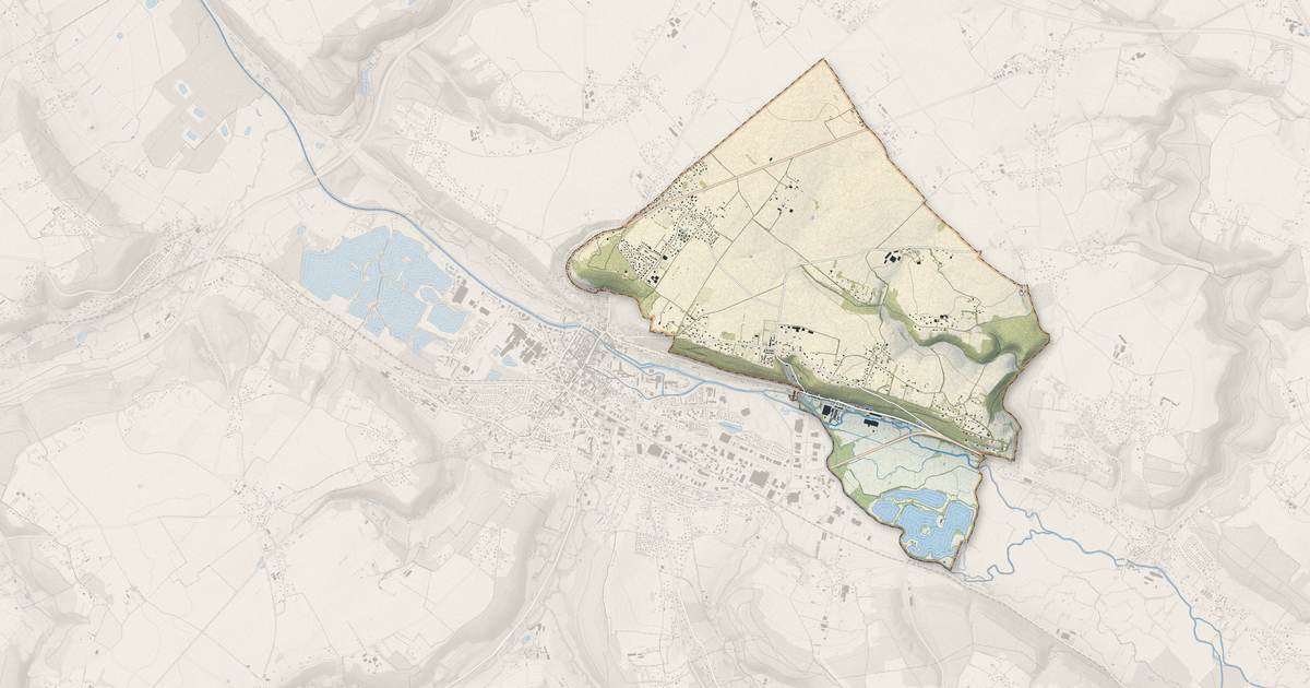 Portrait cartographique de Manneville-sur-Risle : relief, eau, forêts, bâti et voies, calculés à partir des données de l'IGN