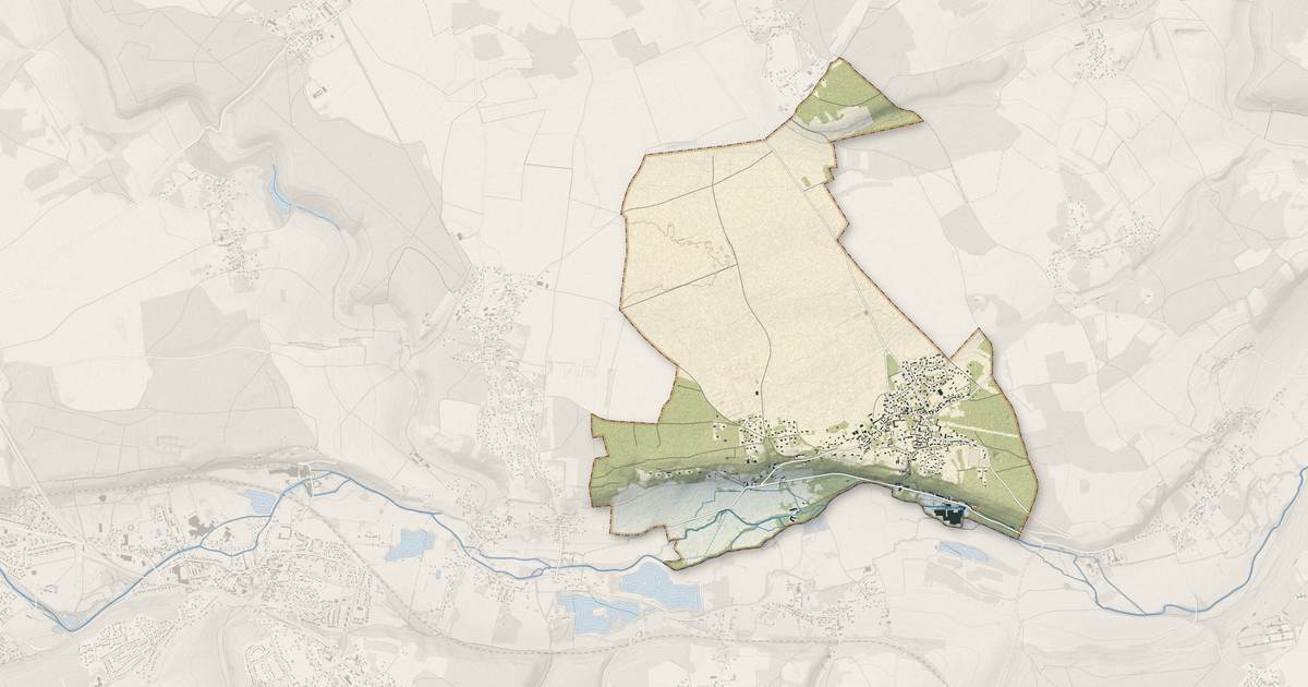 Portrait cartographique de Mesnil-sur-l'Estrée : relief, eau, forêts, bâti et voies, calculés à partir des données de l'IGN