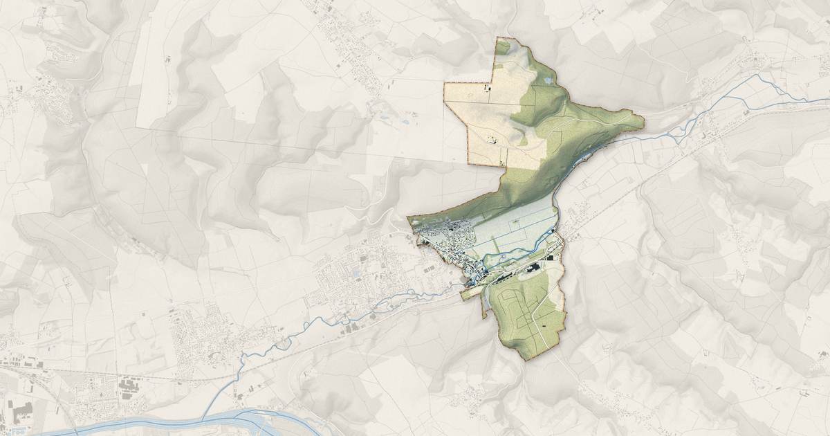 Portrait cartographique de Pont-Saint-Pierre : relief, eau, forêts, bâti et voies, calculés à partir des données de l'IGN