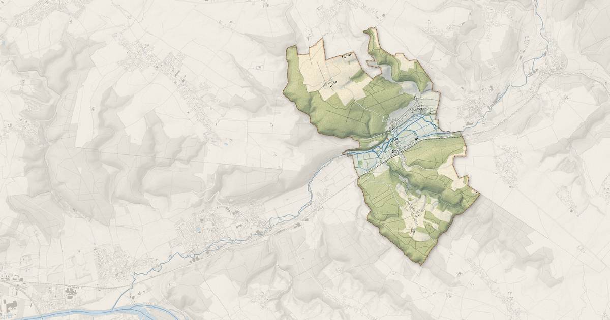 Portrait cartographique de Radepont : relief, eau, forêts, bâti et voies, calculés à partir des données de l'IGN
